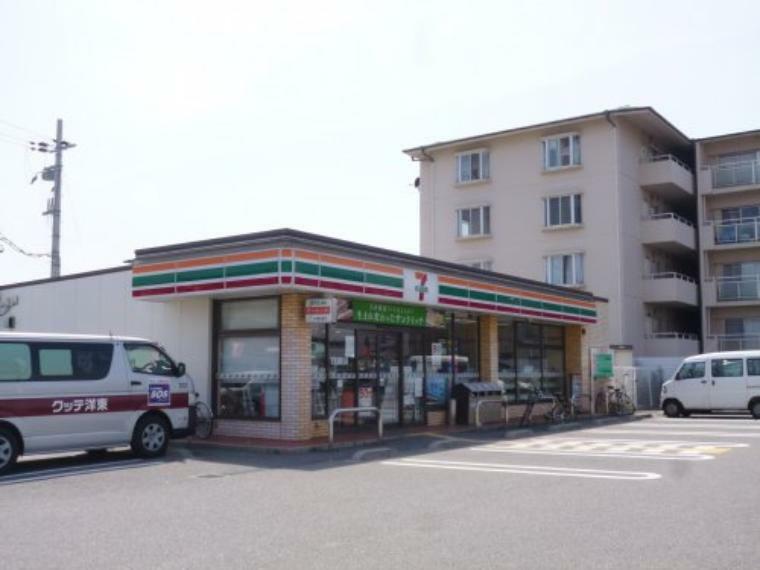 コンビニ 【コンビニエンスストア】セブンイレブン　明石明姫藤江店まで812m