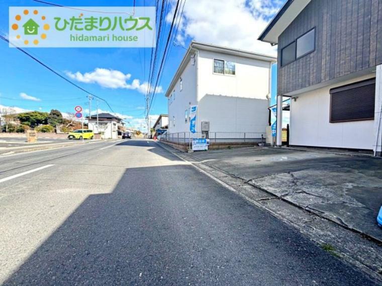 現況写真 前面道路幅9m 車の出入りもラクラクできちゃいます（^^