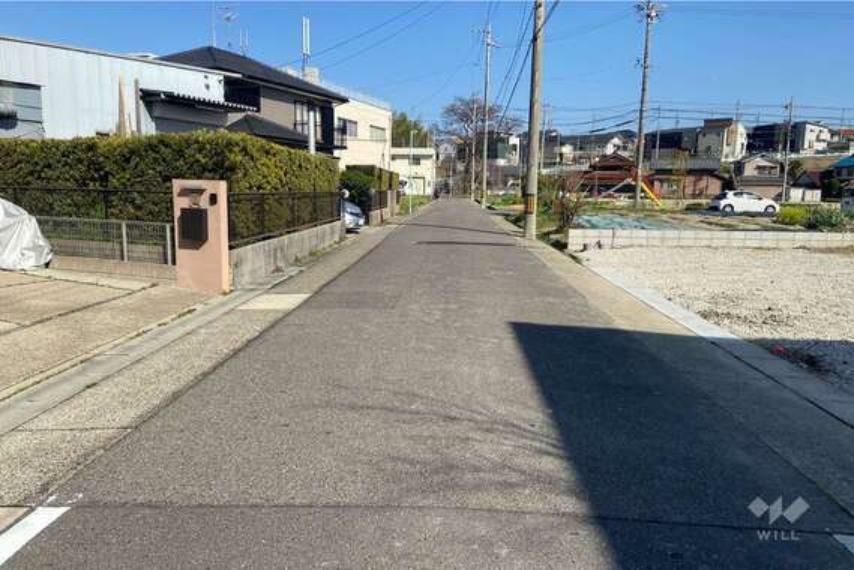 現況写真 物件の北側前面道路（東側から）