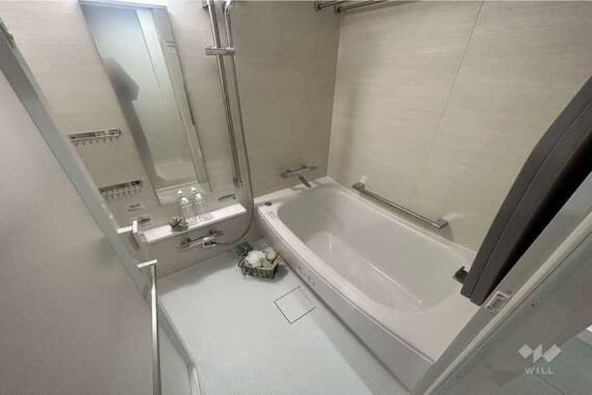 浴室 浴室ゆったりとしたユニットバス。足を伸ばして日々の疲れを癒していただけます。