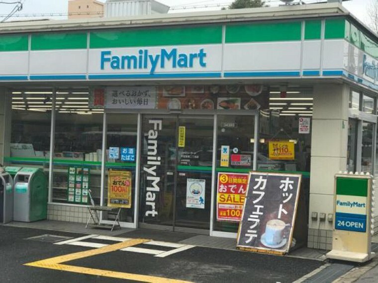 コンビニ ファミリーマート中加賀屋二丁目店