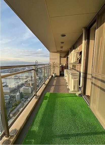 バルコニー 47階部分・南西向きバルコニーで日当たり・通風・眺望良好です！