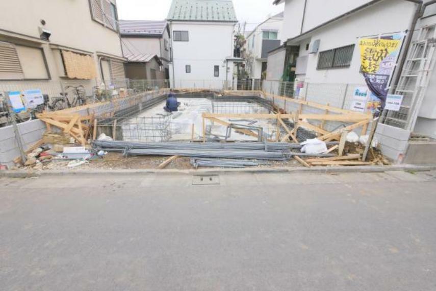 現況外観写真 ■建物面積:104.12平米の2階建て4LDK＋車庫付き新築戸建