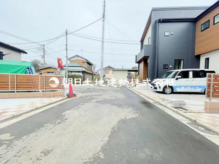 現況写真 閑静な住宅地の前面道路です。車の通りも少ないのでお子様がいても安心ですね。