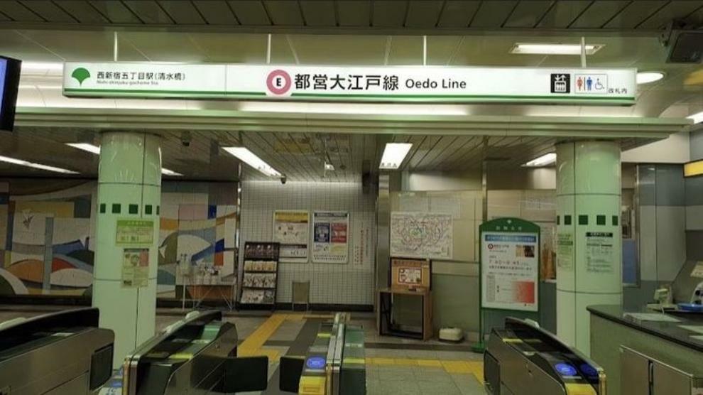 西新宿五丁目駅（都営地下鉄 大江戸線） 徒歩3分。（約240m）