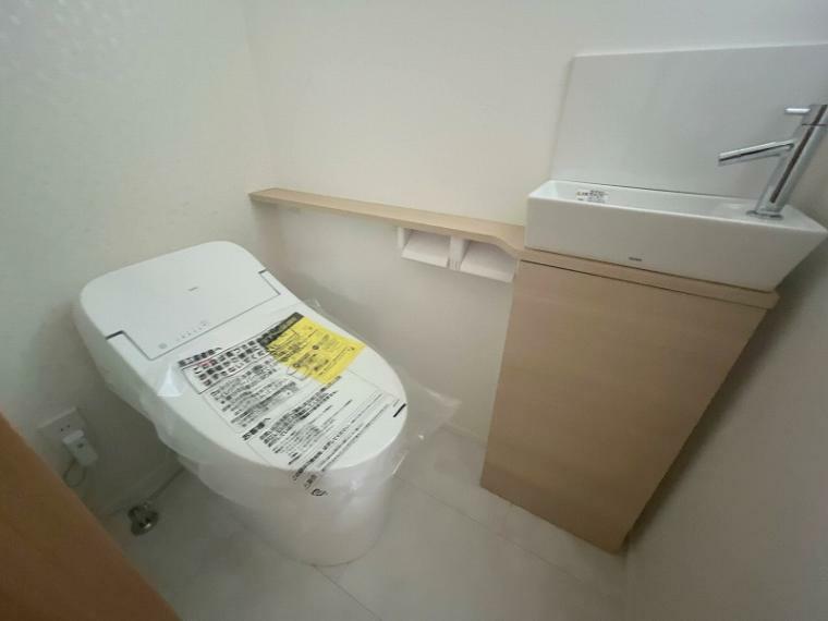 室内（2024年4月）撮影 便利な手洗い場を備えたトイレで、衛生的なトイレタイムをお過ごしください