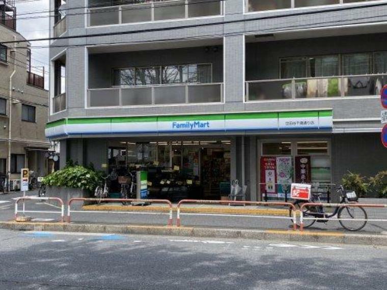 コンビニ 【コンビニエンスストア】ファミリーマート 世田谷千歳通り店まで176m