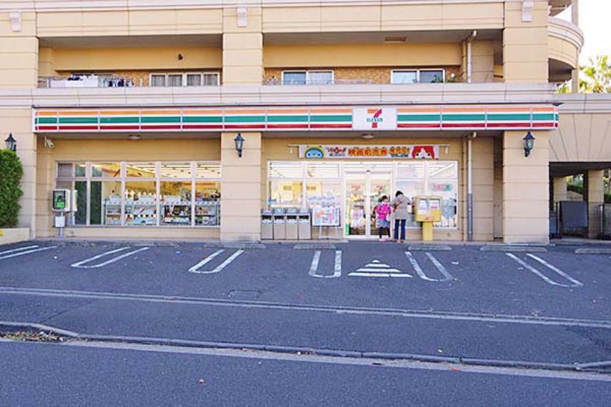 コンビニ 【コンビニエンスストア】セブンイレブン 横浜レイディアント店まで235m