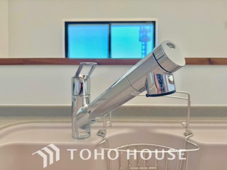 発電・温水設備 浄水器ボタンひとつで浄水と原水に切り替えられる浄水器一体型水洗を使用。