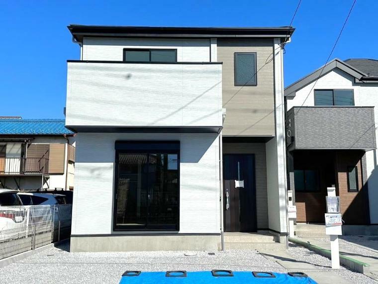 現況外観写真 シンプルで落ち着きのある建物は住むかたの個性でオリジナルなものになっていきます。