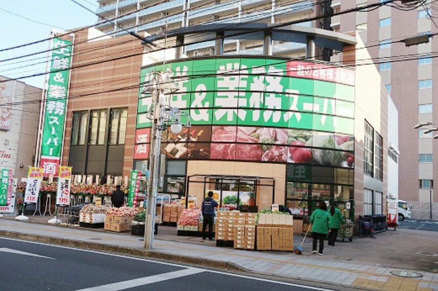 スーパー 業務スーパー所沢ファルマン通り店 品揃え豊富なスーパーマーケットでございます。近隣の方々でいつも賑わっております。2階に生鮮食品売り場がございます。