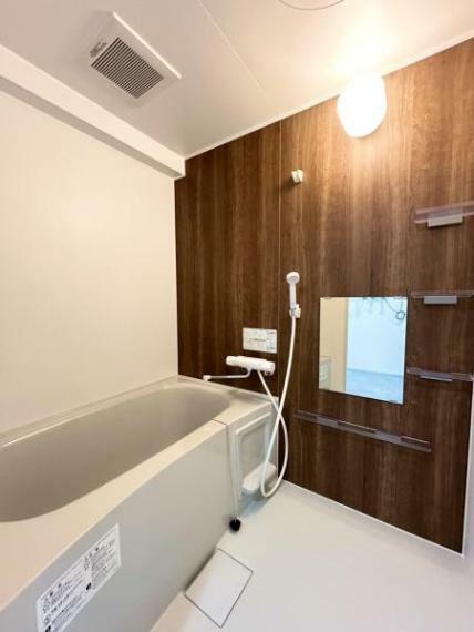 浴室 【リフォーム後_浴室】0.75坪タイプの浴室となっております。コンパクトな浴室は掃除が楽ですし、節水効果もございますね。