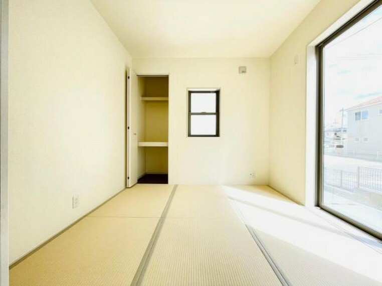 同仕様写真（内観） 【同仕様写真】リビングから続く和室はいろいろな用途で利用できる便利なお部屋です。