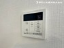 構造・工法・仕様 浴槽の追い炊きやお湯はり、温度設定等をボタン一つで操作出来、予約機能も付いた優れものです。