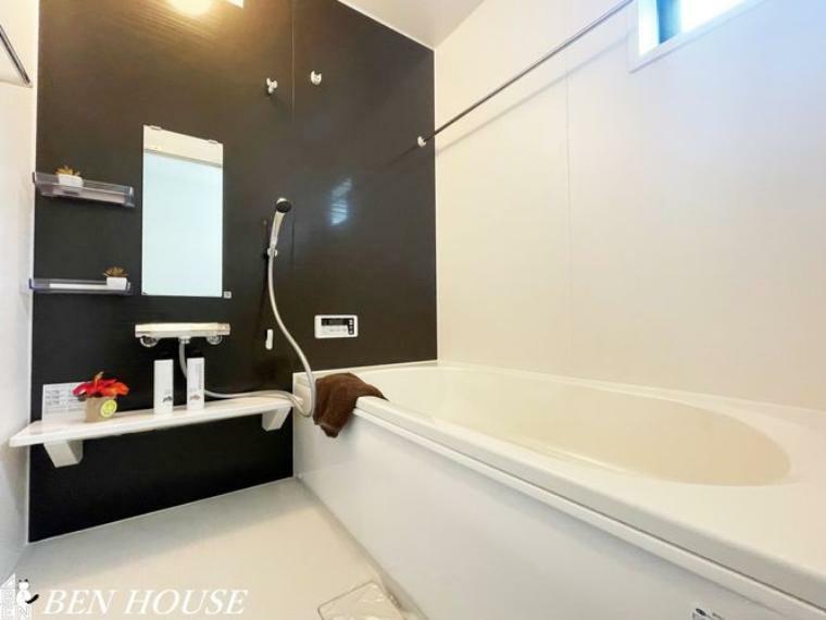同仕様写真（内観） 浴室（同仕様参考写真）・足を伸ばして寛げるゆったりとした広さのユニットバス。ヒートショック対策にも嬉しい浴室暖房乾燥機完備です。