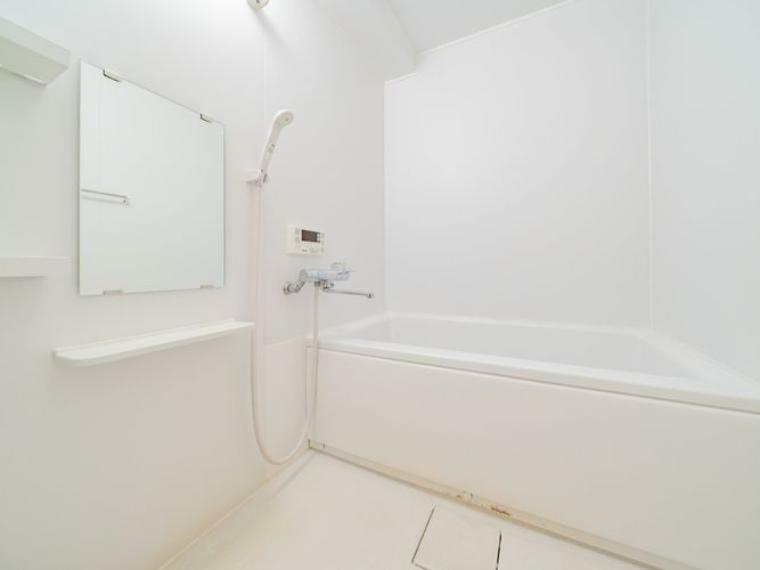 浴室 ユニットバスで日々のお掃除も楽々！換気扇付きで、カビ防止にもなる嬉しい設備です