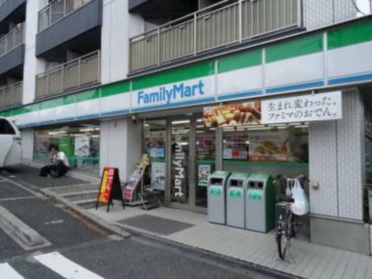 【コンビニエンスストア】ファミリーマート 牛込柳町駅前店まで83m