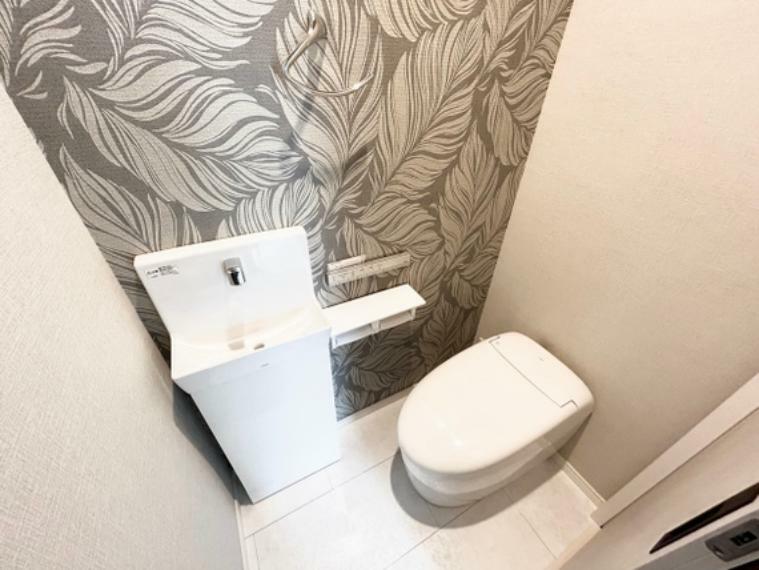 トイレ トイレは白を基調として清潔感のある空間です。ご家族皆様の健康をサポート致します。