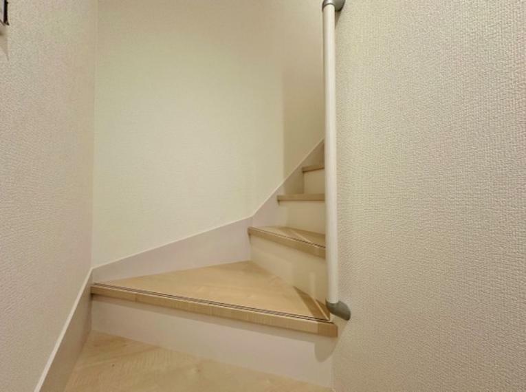 手擦りがつく階段はご年配の方やお子様には安心安全な仕様となっております。