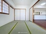 和室 「癒しの和空間」日本で生まれた世界に誇る文化の一つ、和み室がある幸せを満喫して頂けます。お子様の遊び室から客間としてまで、多様なシーンに対応できます。