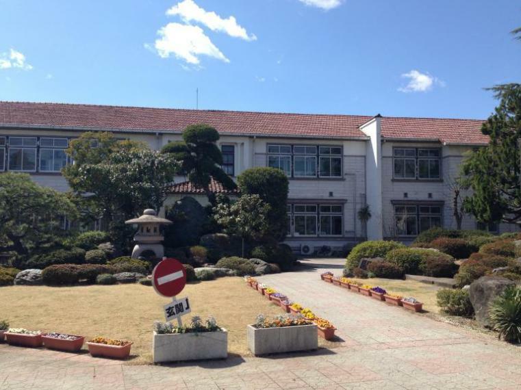 小学校 【小学校】鴻巣市立吹上小学校まで1040m