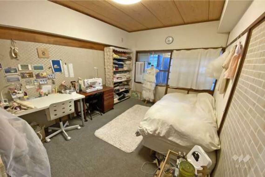 和室 【北側和室】6.0帖の和室です。売主様はカーペットを敷いて洋室のように使っています。