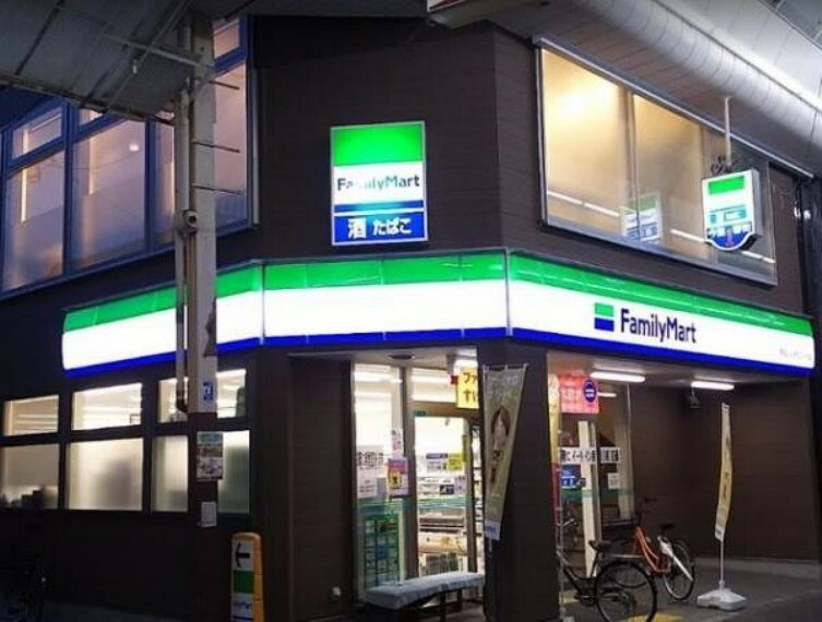 コンビニ ファミリーマート東成しんみちロード店