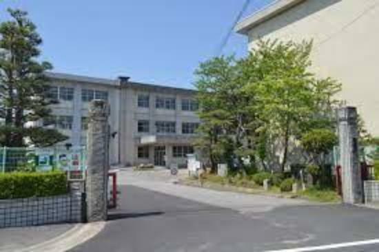 豊田市立駒場小学校（約1,600m）