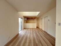 縦長リビングは壁面が広いため、収納や家具などを自由に配置しやすいです。