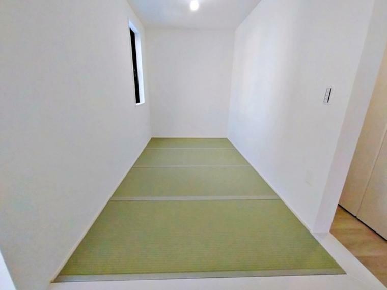 和室 お部屋が一体になる便利なタタミコーナー！ちょっと横になったり、ごろ寝したりできるスペースです！