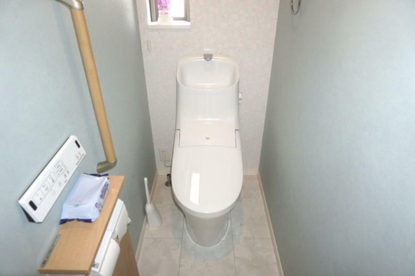 トイレ 2階・トイレも快適な温水洗浄便座付