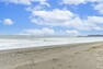 現況写真 サンライズビーチまで平坦徒歩3分。海好きにはたまらない立地です。