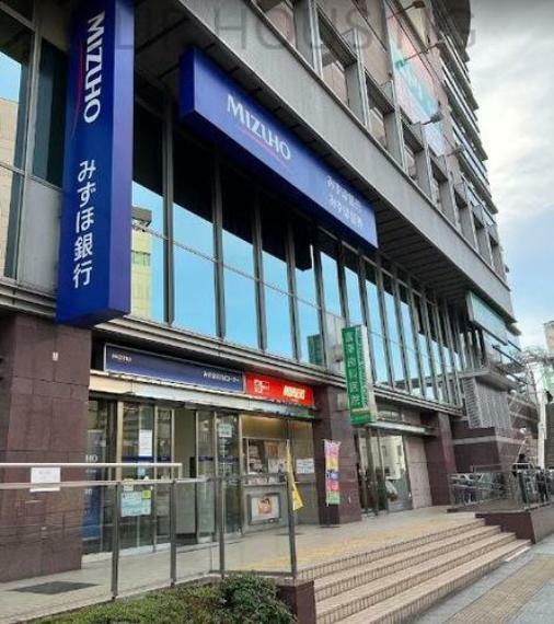 銀行・ATM みずほ銀行高幡不動支店 徒歩19分。