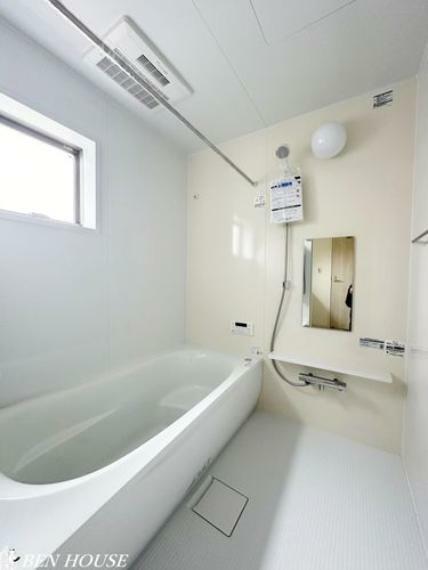 浴室 バス・足を伸ばしてのんびりできる浴室。暖房乾燥機付で寒い冬には冷え対策を