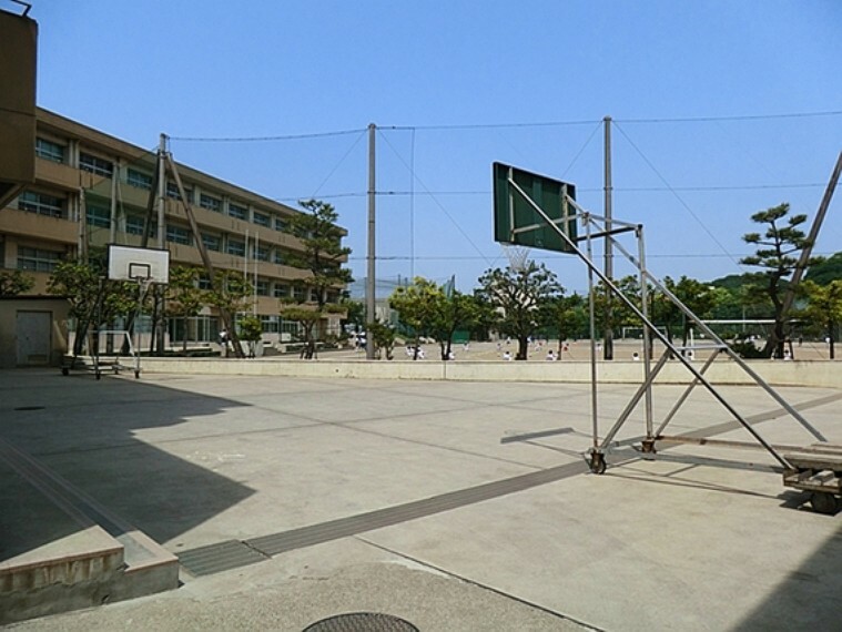 中学校 藤沢市立大清水中学校　距離約1040m