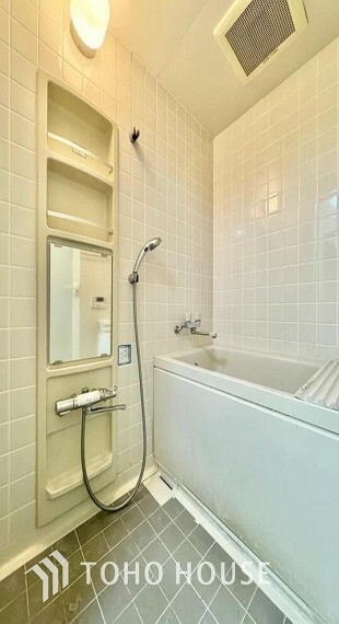 浴室 「一日の疲れをリフレッシュ。快適バスルーム。」一日の疲れを癒す貴重なバスタイム。ゆったりと足を伸ばして入浴することが可能な広さです。