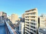 眺望 【BALCONY】BLUE SKY自然の心地よさに包まれる。大開口の外に広がるのは爽やかな青空。