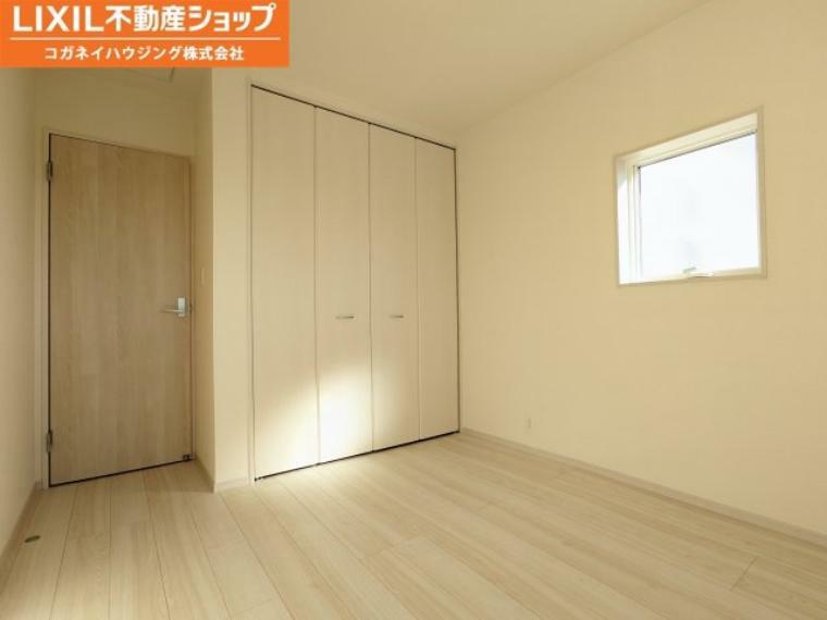 寝室 落ち着いた使い勝手の良いお部屋で、寝室にもおすすめです。