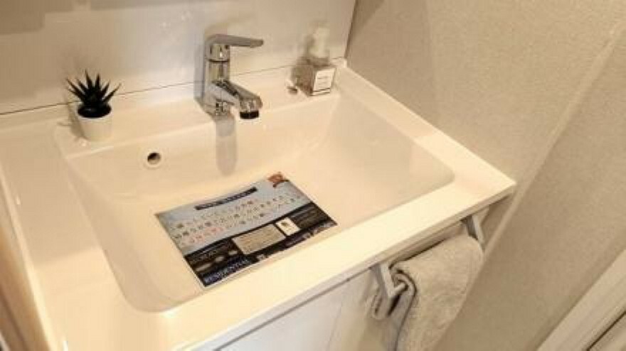 洗面化粧台 シャワー付き洗面化粧台　洗濯用水栓交換　防水パン設置