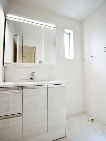 ランドリースペース 清潔感のあるすっきりとした洗面スペース
