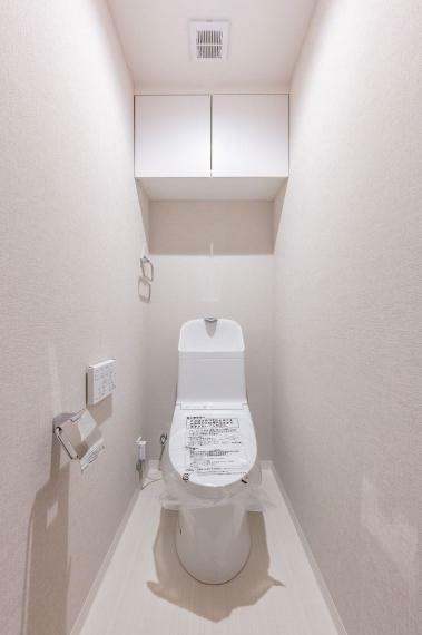 トイレ ウォシュレット一体型のトイレは、お掃除の手助けをしてくれる便利機能が搭載されています。
