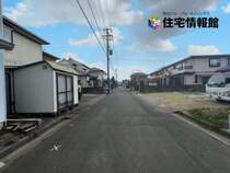 前面道路を含めた現地写真です。