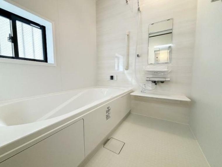浴室 縦型手すり付きで入浴しやすい浴室です。