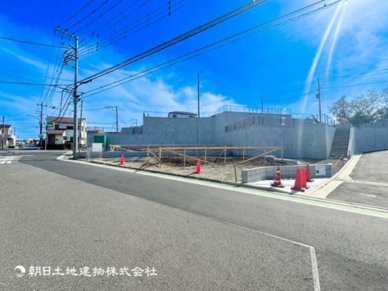 現況外観写真 【外観写真】今はまだ建築中ですがここからスタートする住空間をイメージするには十分です。現地に足を運んでみてください。