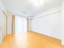 リビング※画像はCGにより家具等の削除、床・壁紙等を加工した空室イメージです。