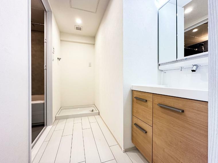 脱衣場 脱衣所、洗面所は小さなプライベートスペース。歯磨き、洗顔と毎日施す個人空間。