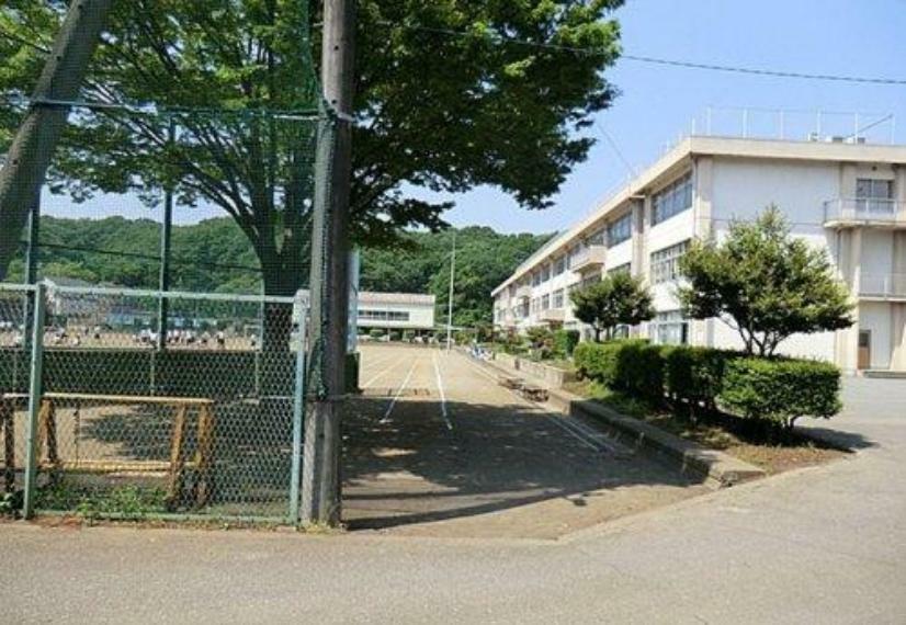 中学校 【中学校】城山中学校まで1545m