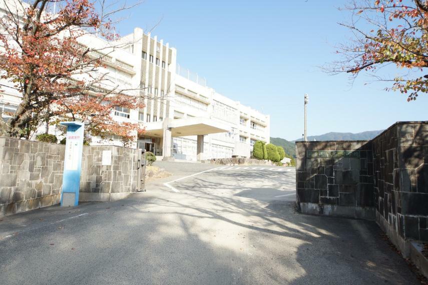 須恵町立須恵第一小学校（約1,000m）