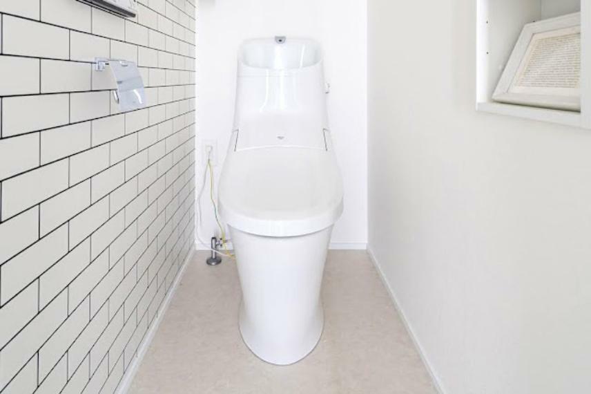 トイレ/LIXIL【シャワー一体型便器】  シンプルなデザインが生む、シャワー一体型便器の心地よさ。