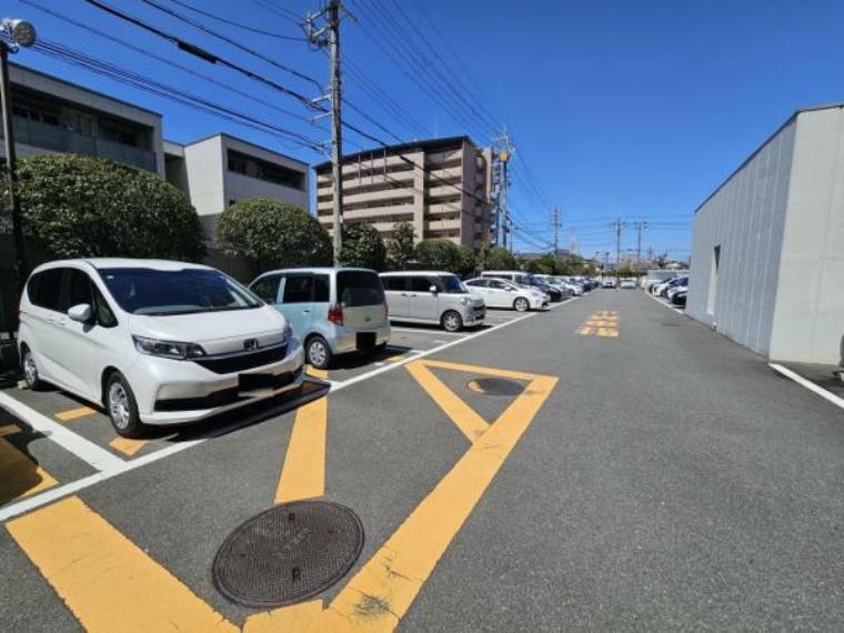 駐車場 ゆったりとした敷地内駐車場で駐車もらくらく！